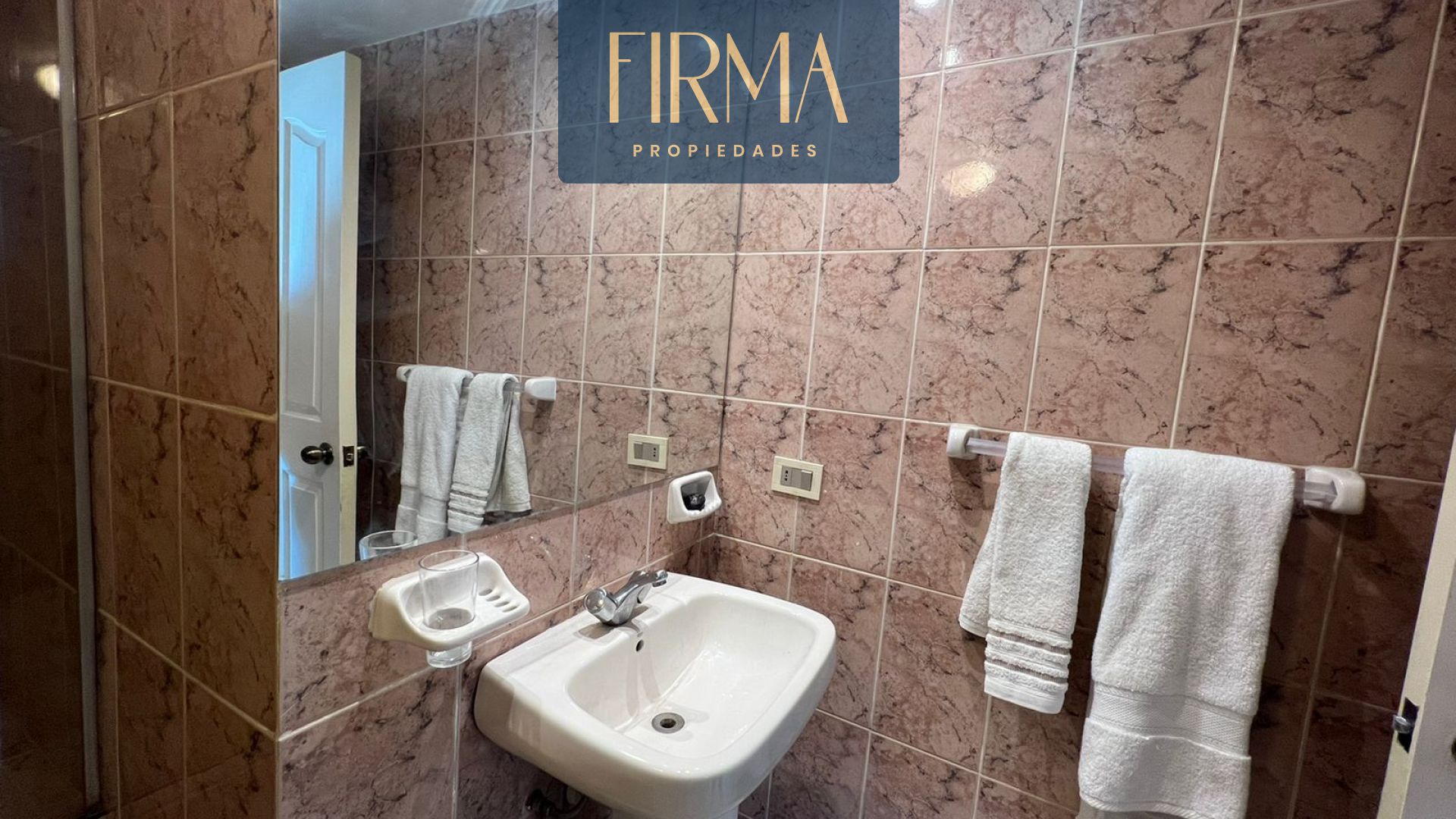 Departamento DEPARTAMENTO EN ANTICRETICO AMOBLADO EN AV. 6 DE AGOSTO Foto 2