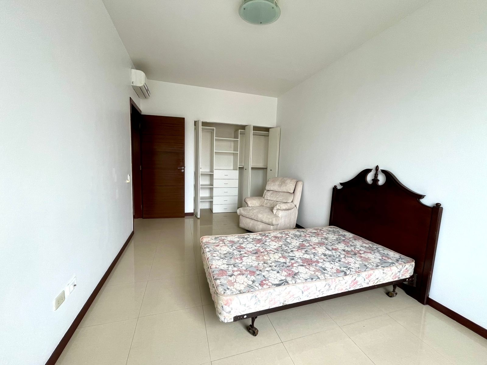 Casa en AlquilerRadial 27 5to anillo 3 dormitorios 4 baños 2 parqueos Foto 9