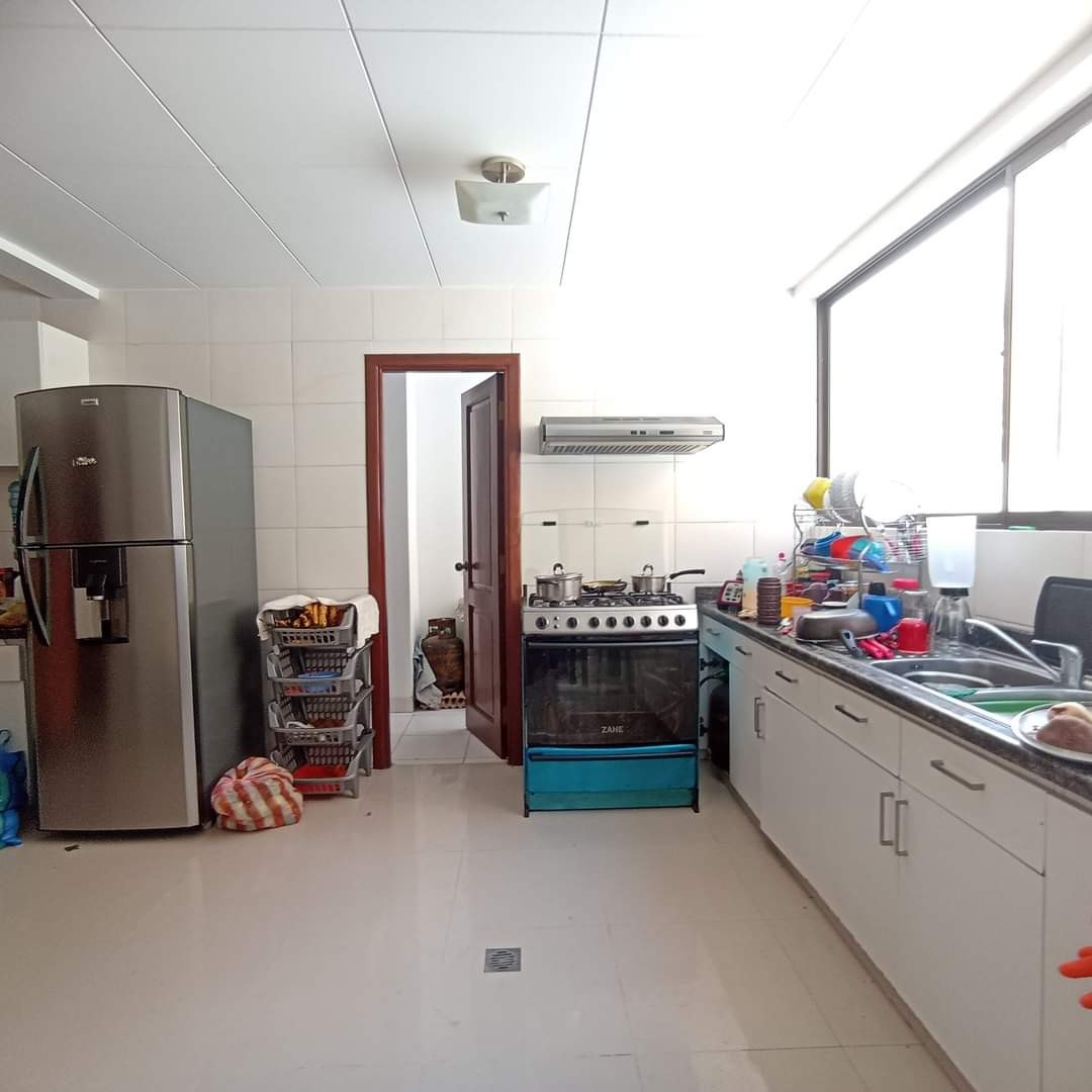 Departamento en Calacoto en La Paz 3 dormitorios 4 baños 1 parqueos Foto 5
