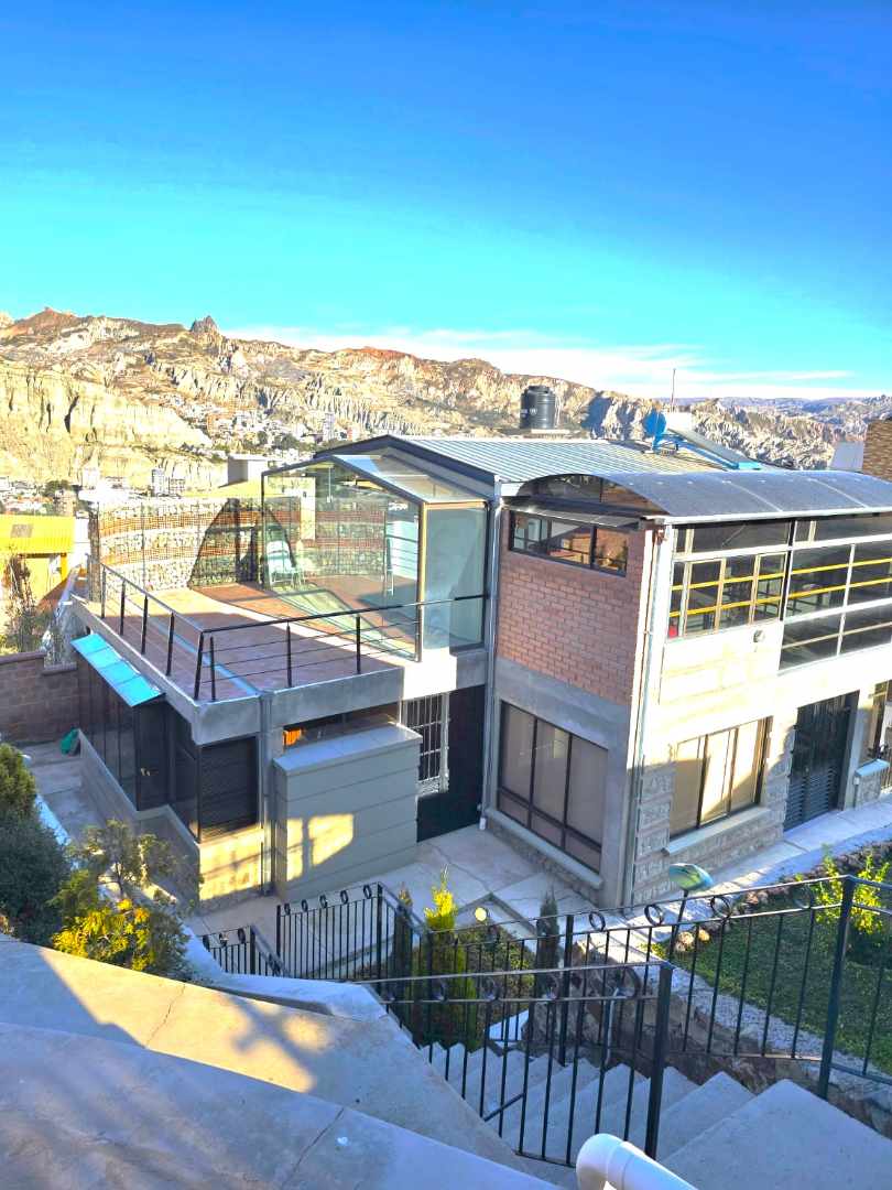 Casa en Achumani en La Paz 2 dormitorios 5 baños 2 parqueos Foto 47