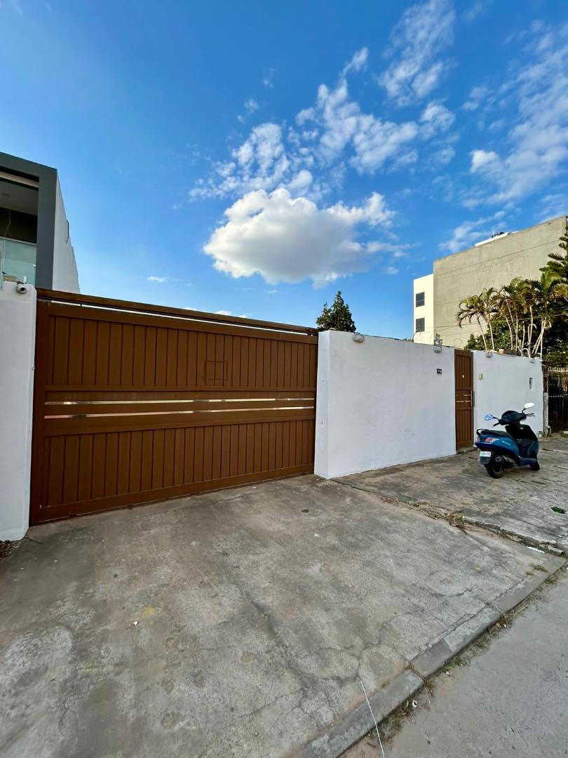 Casa en AlquilerZona norte radial 27 entre 3er y 4to anillo Foto 1