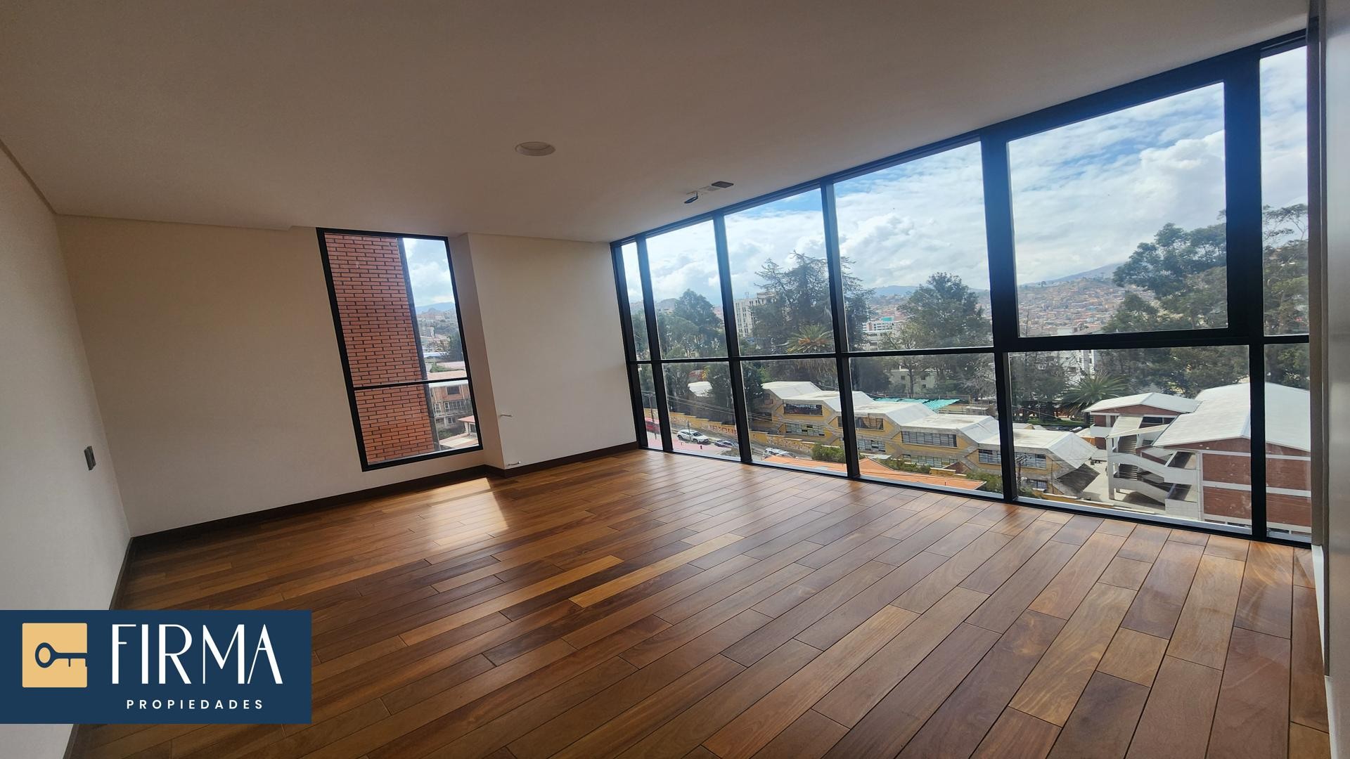 Departamento en VentaDEPARTAMENTO DE LUJO CON BALCONES EN OBRAJES 3 dormitorios 4 baños 1 parqueos Foto 8