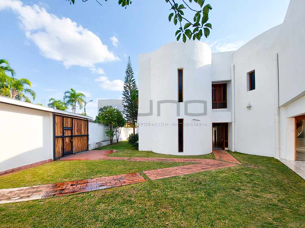 Hermosa Residencia En La Mej... | UC-509626 | UltraCasas.com
