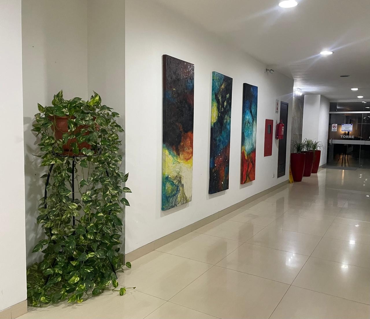 Departamento en AlquilerCalle Cochabamba, casi esquina Irala 2 dormitorios 3 baños 1 parqueos Foto 3