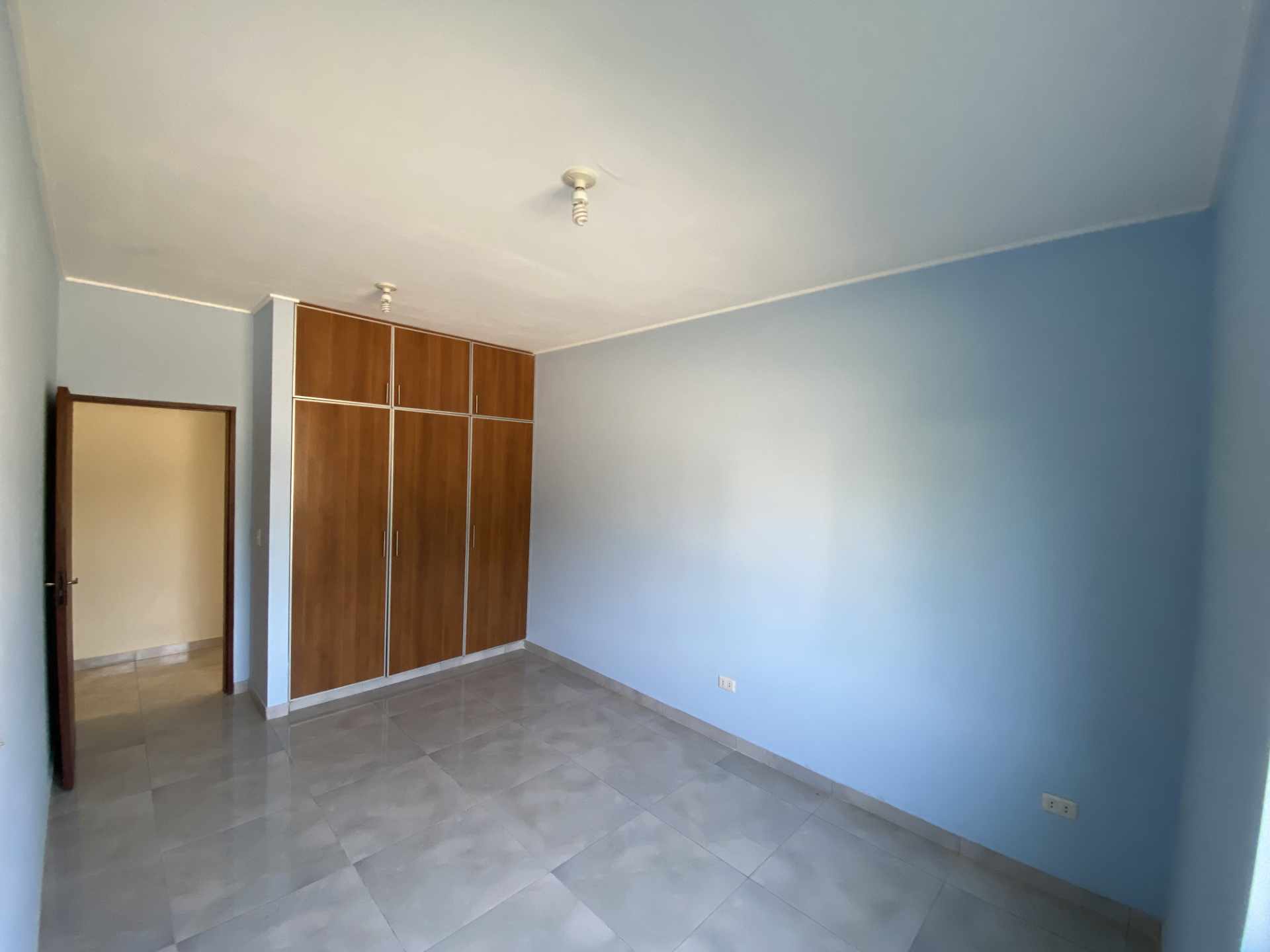 Casa en AlquilerKm 8 1/2 Av Banzer Foto 9