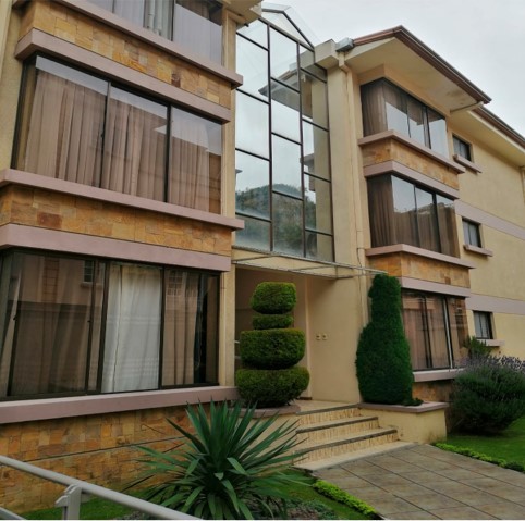 Departamento en VentaAchumani lado del Hipermaxi 3 dormitorios 4 baños 1 parqueos Foto 4