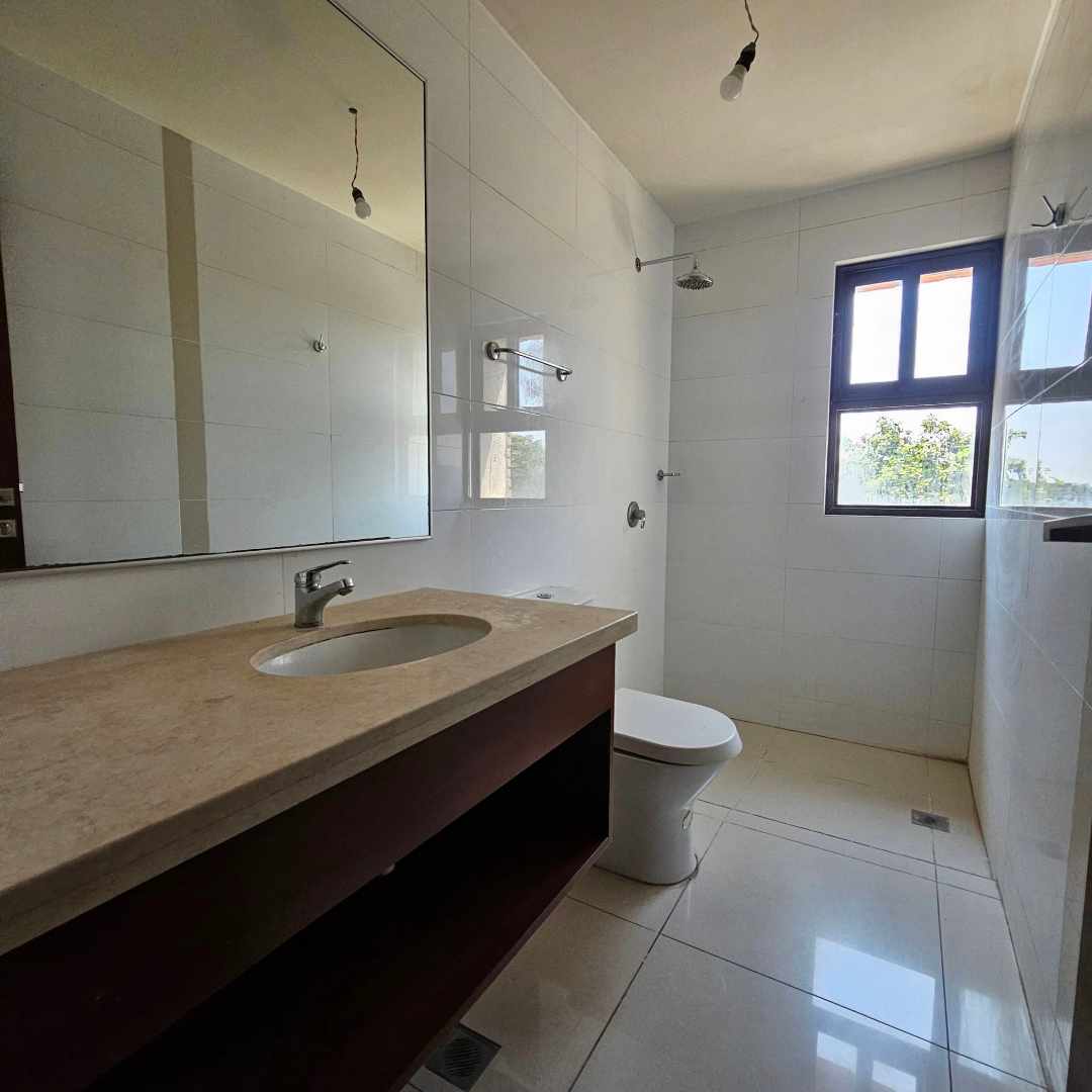 Departamento en AlquilerAV. 1er ANILLO, FRENTE AL PARQUE URBANO Foto 5