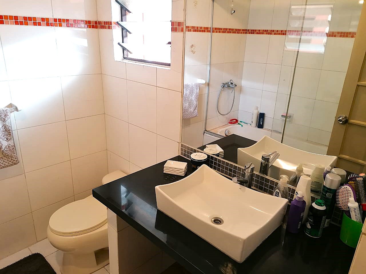 Departamento en VentaZona Av. Roca y Coronado 4° anillo 4 dormitorios 3 baños 2 parqueos Foto 5