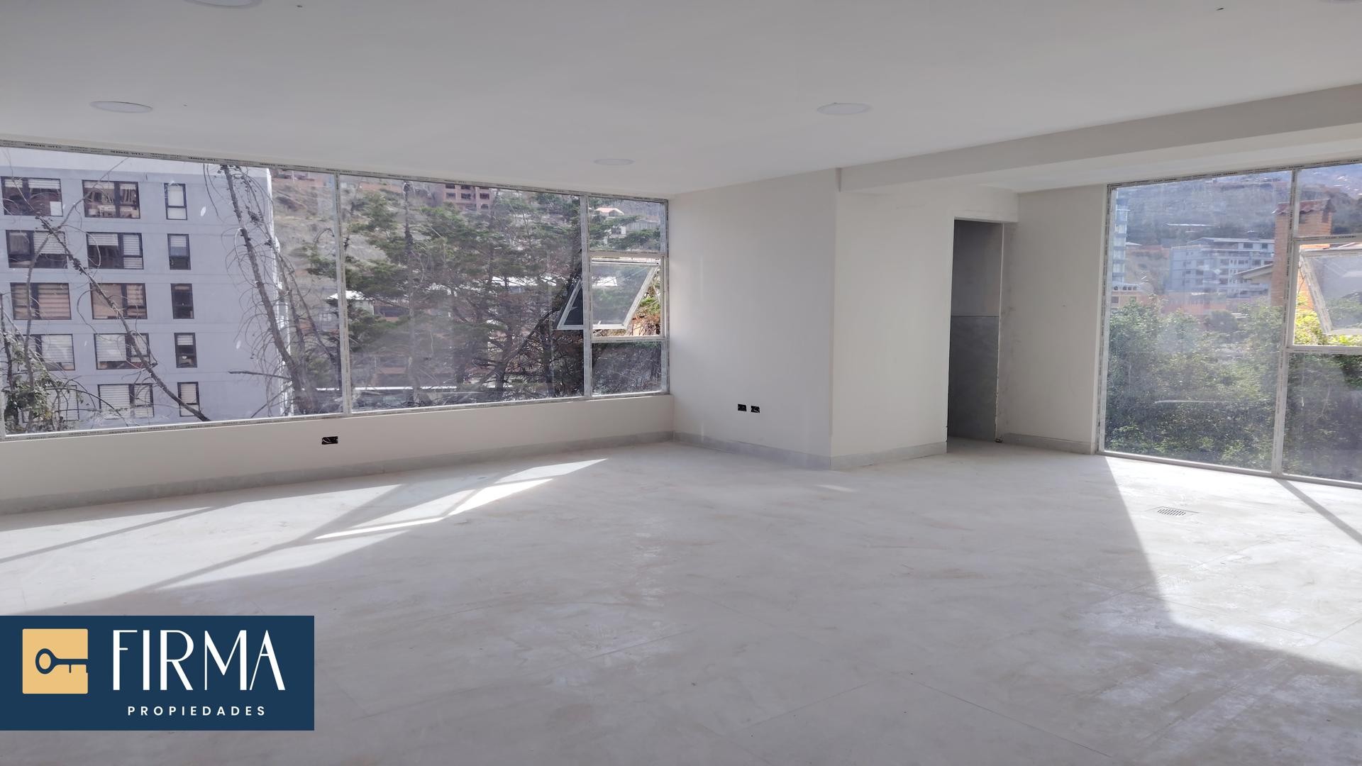 Casa en Obrajes en La Paz 5 dormitorios 4 baños  Foto 2