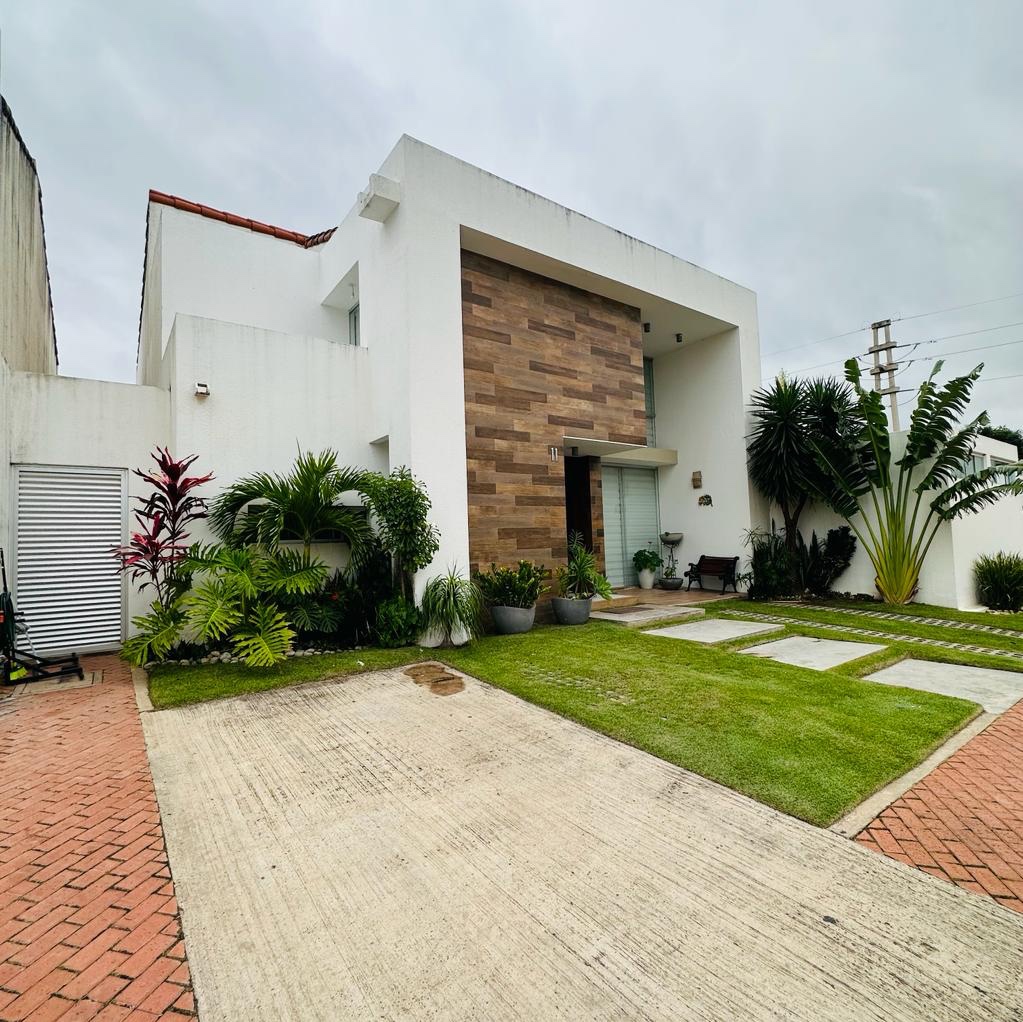 Casa en VentaCond. Villa de las Mercedes, 5 to anillo Av. Radial 27 Foto 1