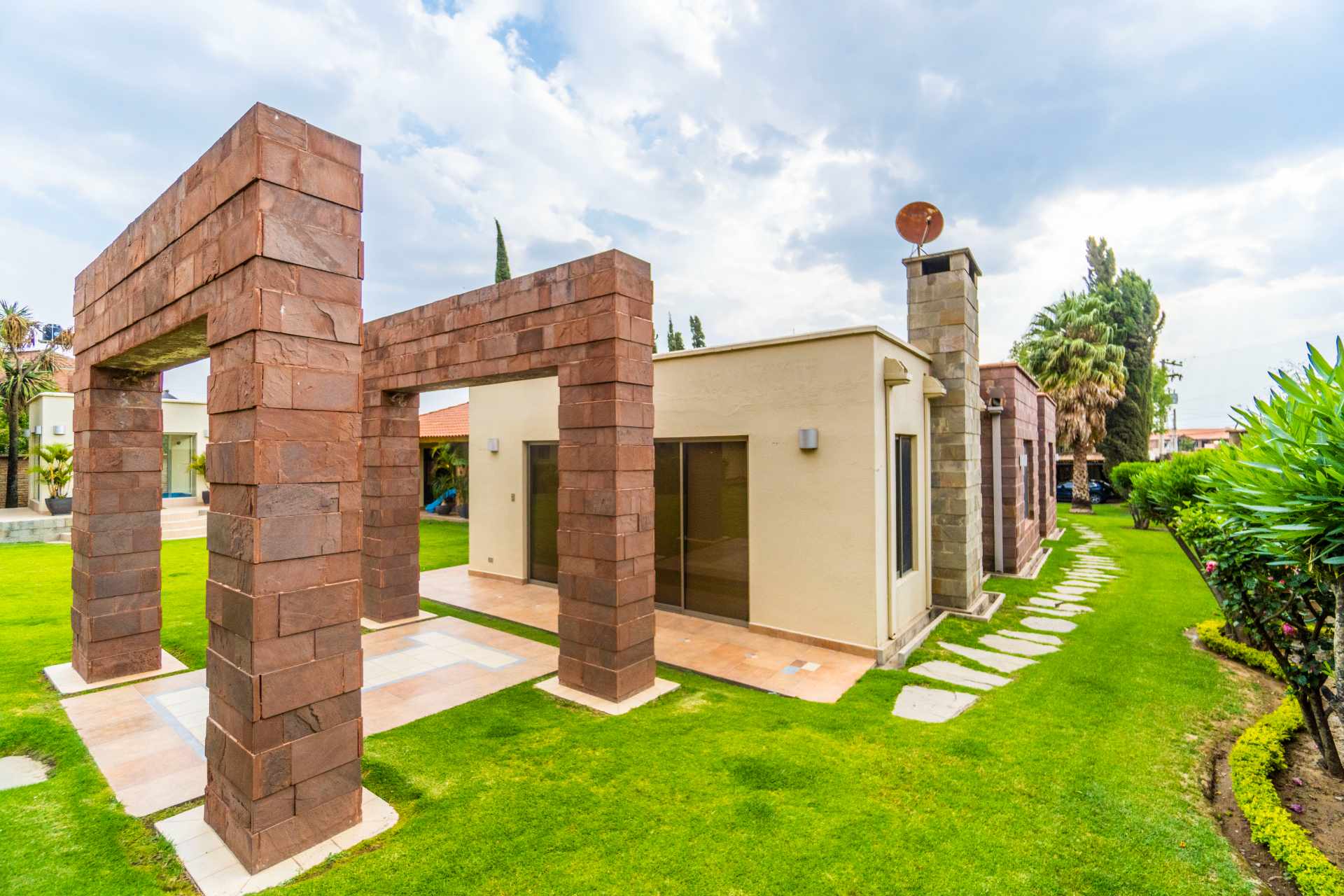 Casa en VentaFABULOSA PROPIEDAD E VENTA ZOBRE CALLE CARACOL ZONA TROJES Foto 4