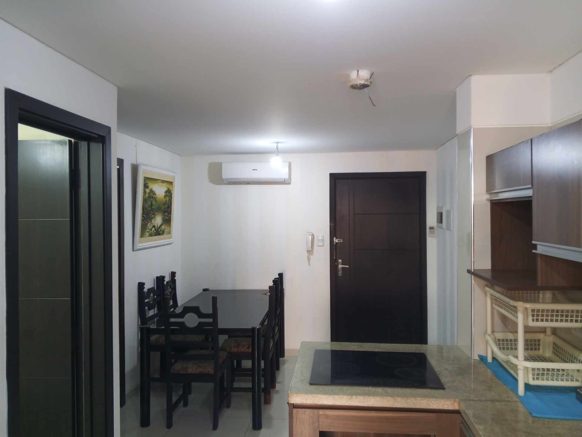 Departamento en Alquiler[EDIFICIO MONTE CASTELO| AV. ALEMANA 3ER. Y 4TO. ANILLO] ALQUILER AMOBLADO DPTO. 1 DORMITORIO PET FRIENDLY SIN PARQUEO CERCA DE COLEGIO SAINT GEORGE 1 dormitorios 1 baños  Foto 2