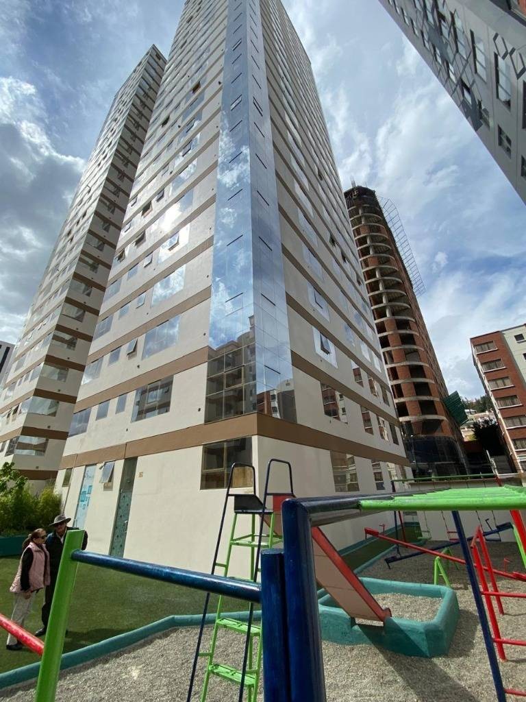 Departamento en Obrajes en La Paz 3 dormitorios 3 baños  Foto 1