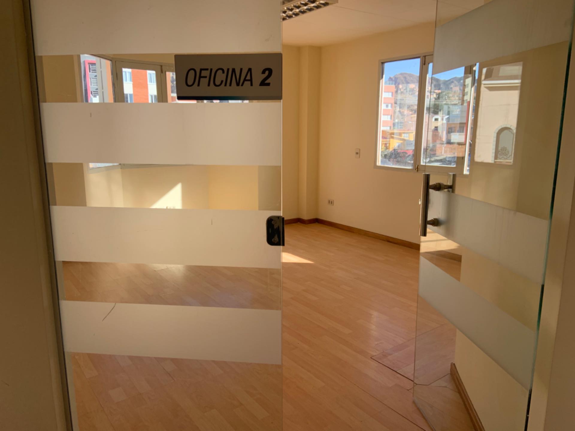 Oficina en San Miguel en La Paz 5 dormitorios 2 baños  Foto 3