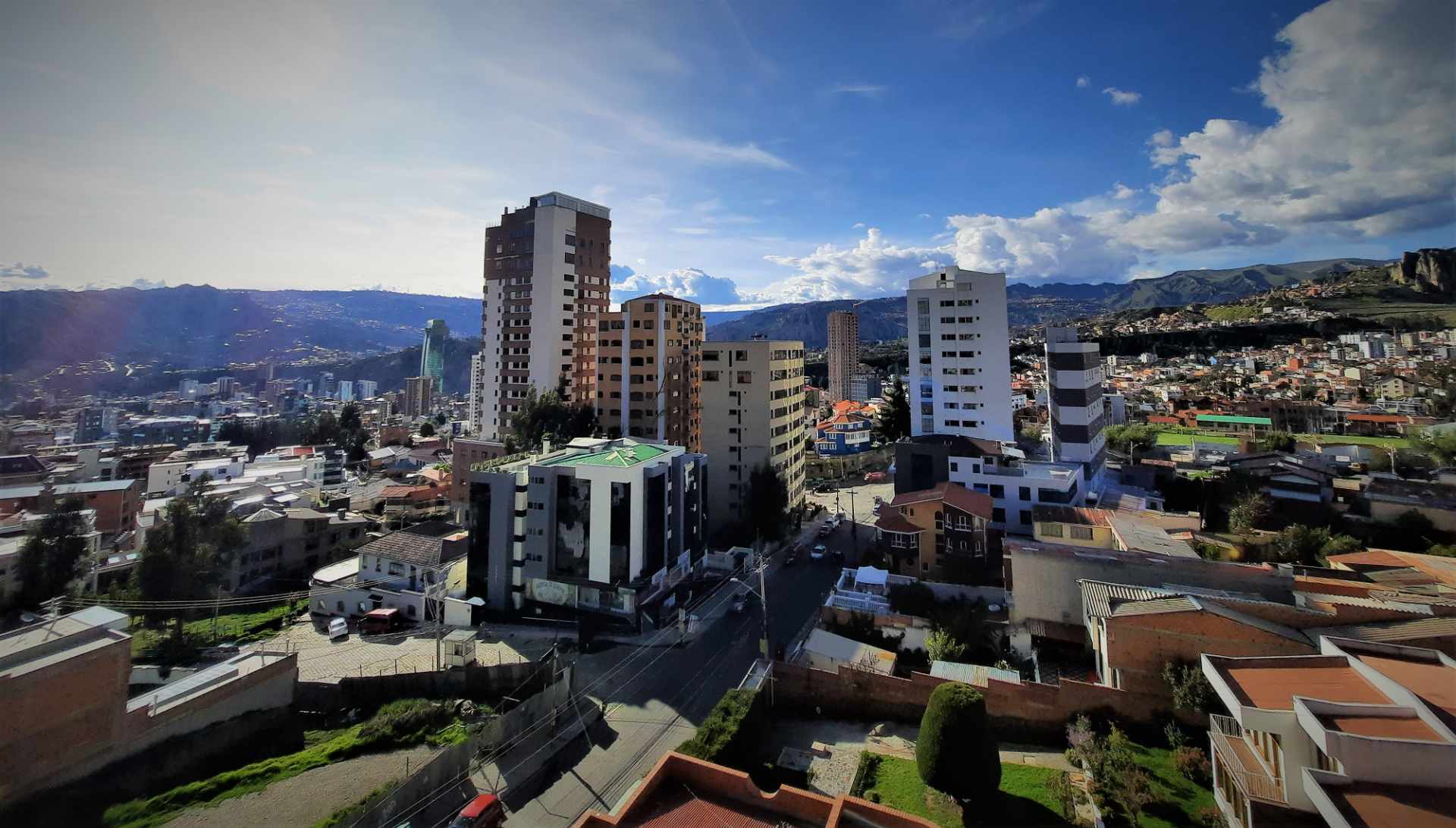 Departamento en Calacoto en La Paz 4 dormitorios 5 baños 2 parqueos Foto 9