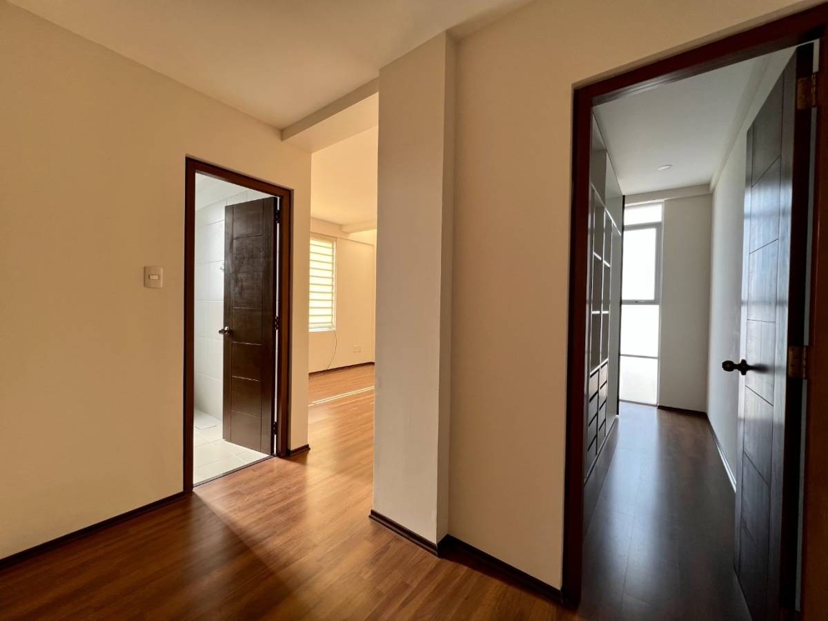 Departamento en Chasquipampa en La Paz 3 dormitorios 5 baños 1 parqueos Foto 10