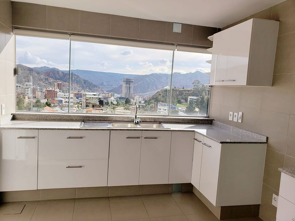 Departamento en Achumani en La Paz 3 dormitorios 4 baños 2 parqueos Foto 3