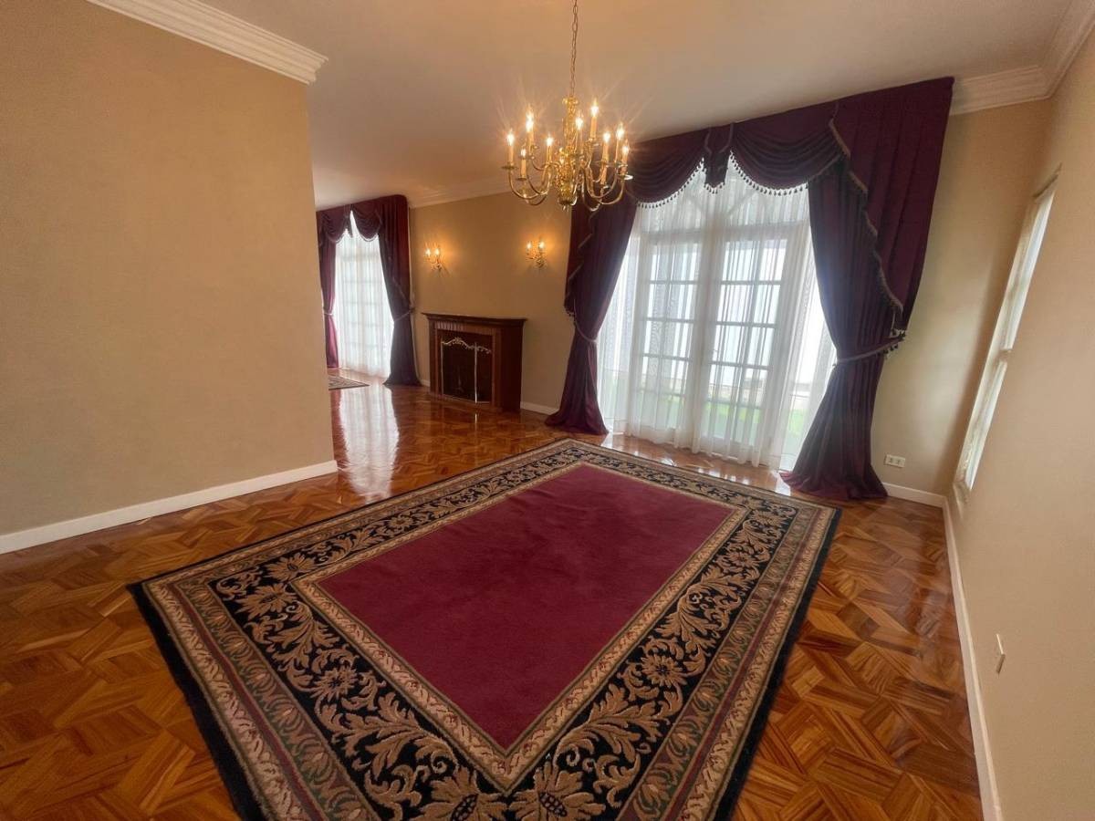 Casa en Achumani en La Paz 4 dormitorios 4 baños 2 parqueos Foto 6