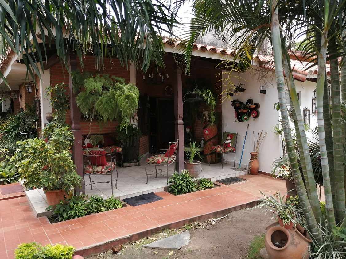 Casa en Entre 7mo y 8vo anillo Norte en Santa Cruz de la Sierra 5 dormitorios 3 baños 4 parqueos Foto 1