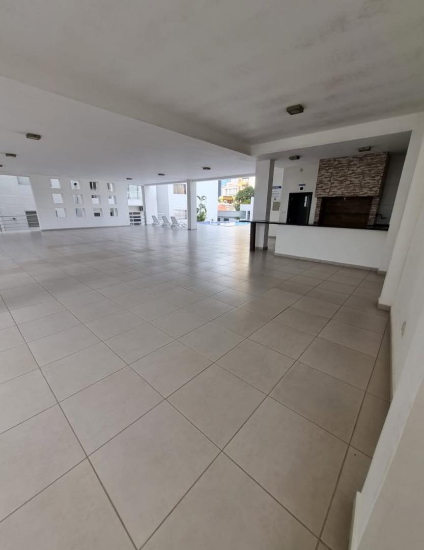 Departamento en Entre 1er y 2do anillo Norte en Santa Cruz de la Sierra 3 dormitorios 2 baños 1 parqueos Foto 4