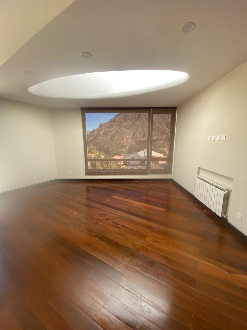 Departamento en AlquilerHermoso PH con Terraza Propia en Alquiler
La Florida Foto 2