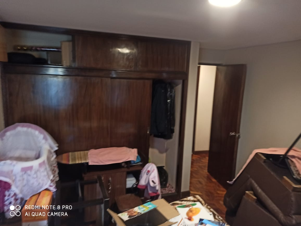 Departamento en VentaCalle Altamirano entre calles 3 y 4 zona Irpavi Foto 13