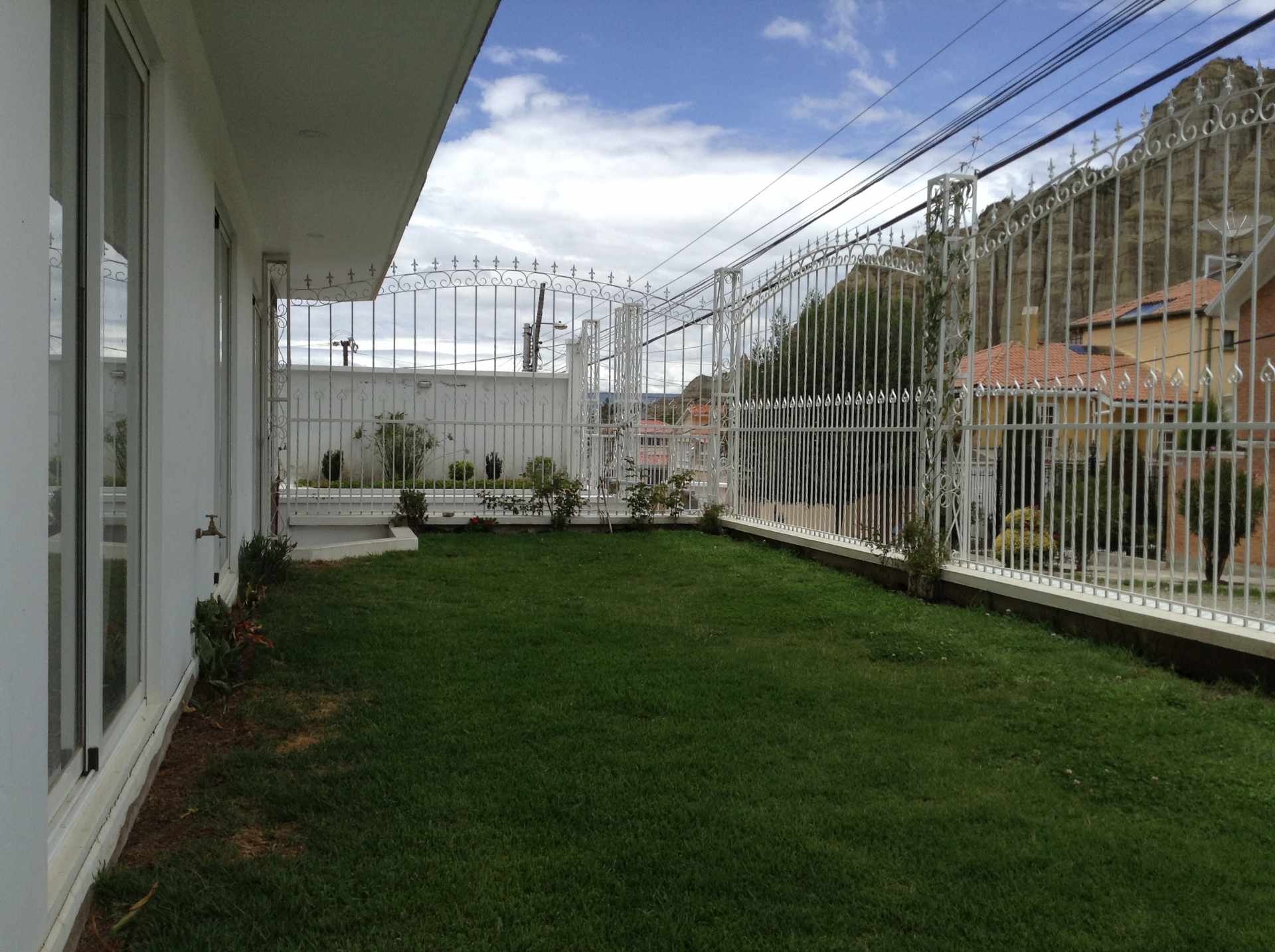 Departamento en Achumani en La Paz 3 dormitorios 4 baños 1 parqueos Foto 1