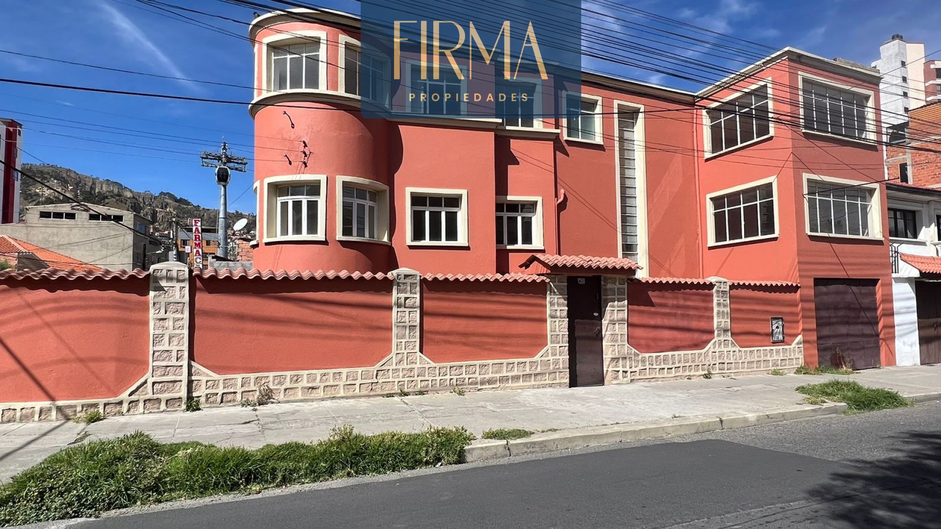 Casa en VentaCOMPRA ESTA CASA EN MIRAFLORES 8 dormitorios 5 baños 2 parqueos Foto 2