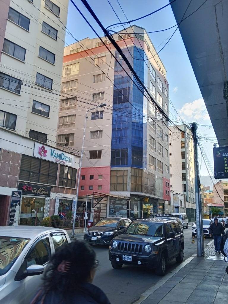 Departamento en Miraflores en La Paz 3 dormitorios 3 baños  Foto 1