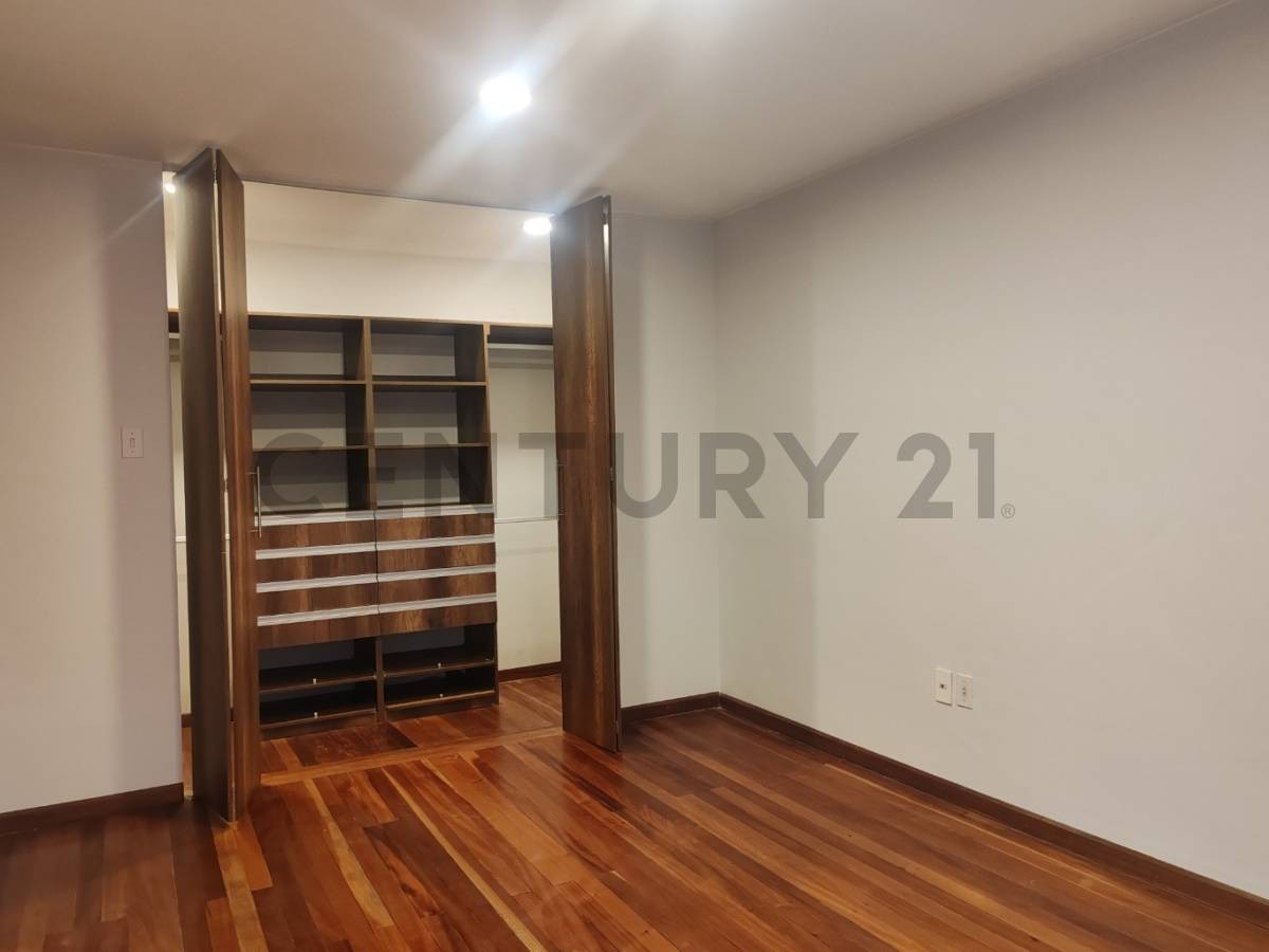 En Alquiler a Bs 11,800 Foto 16