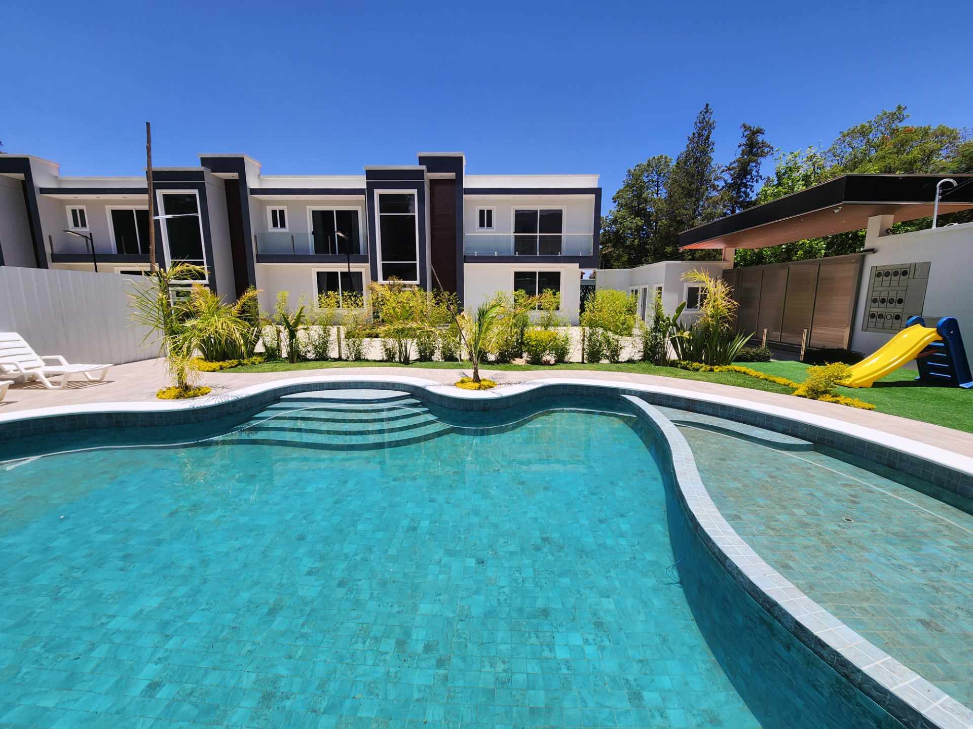Casa en Tiquipaya en Cochabamba 3 dormitorios 3 baños 2 parqueos Foto 1