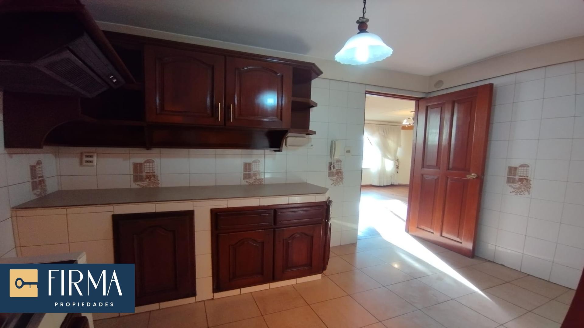 Casa en VentaCASA EN VENTA, COTA COTA 3 dormitorios 4 baños 1 parqueos Foto 3