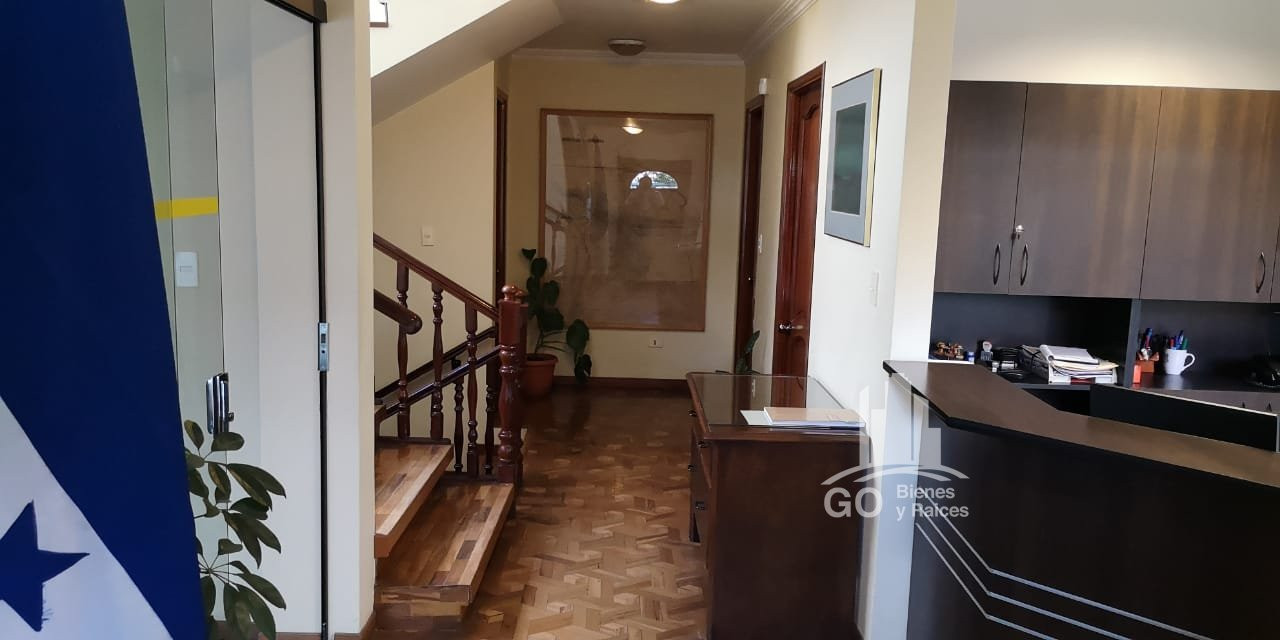 Casa en Achumani en La Paz 9 dormitorios 5 baños 5 parqueos Foto 1