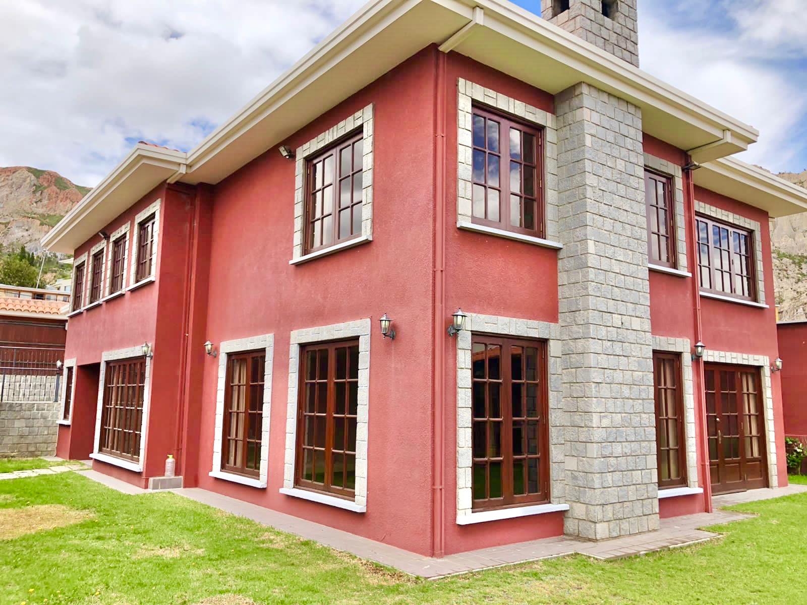 Casa en Auquisamaña en La Paz 3 dormitorios 4 baños 3 parqueos Foto 2