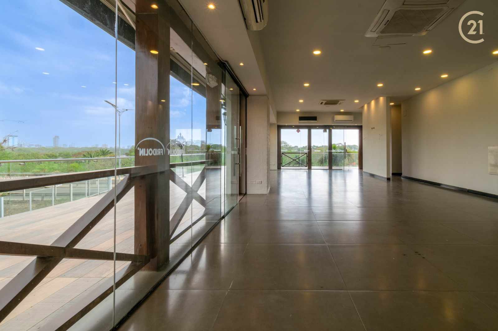 Local comercial en AlquilerLOCALES EN ALQUILER : URUBO OPEN MALL  Foto 14