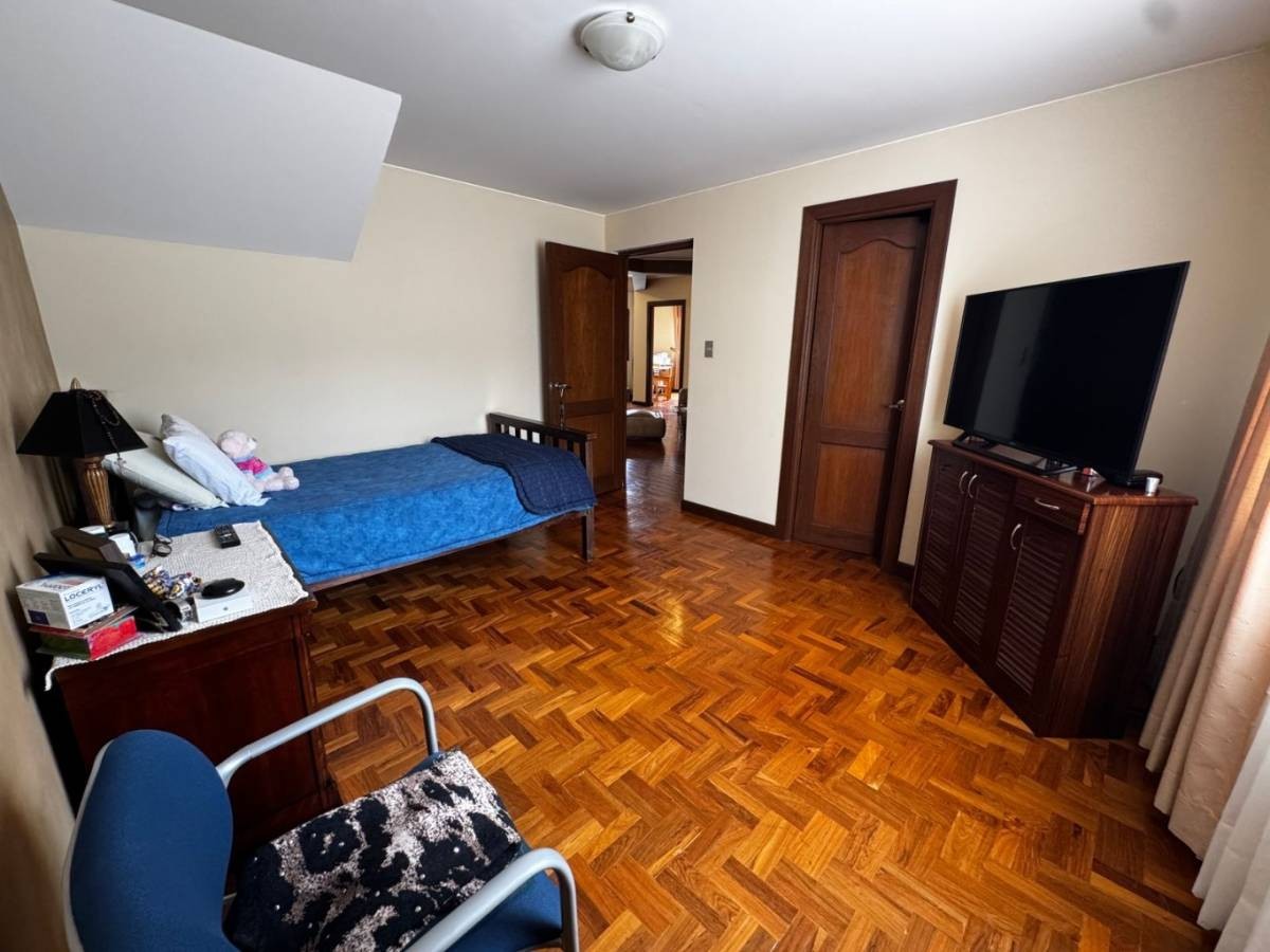 Casa en La Florida en La Paz 5 dormitorios 5 baños 2 parqueos Foto 30