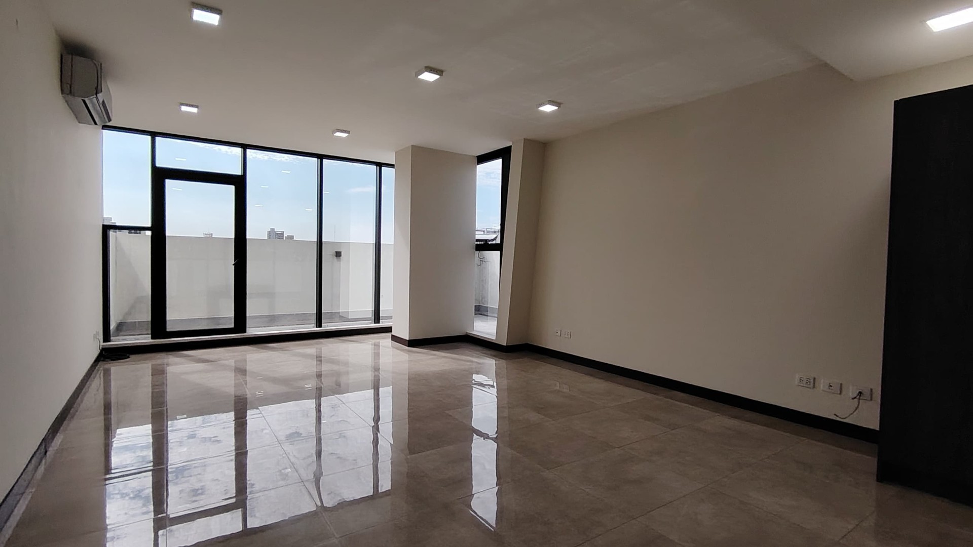 Oficina Av beni entre 2do y 3er anillo  Foto 1