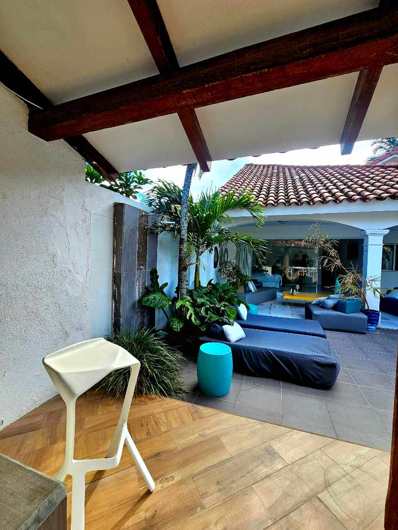 Casa en VentaZona Oeste
3er y 4to Anillo Av. PIRAÍ 
(Barrio Las Palmas) 4 dormitorios 4 baños 2 parqueos Foto 5