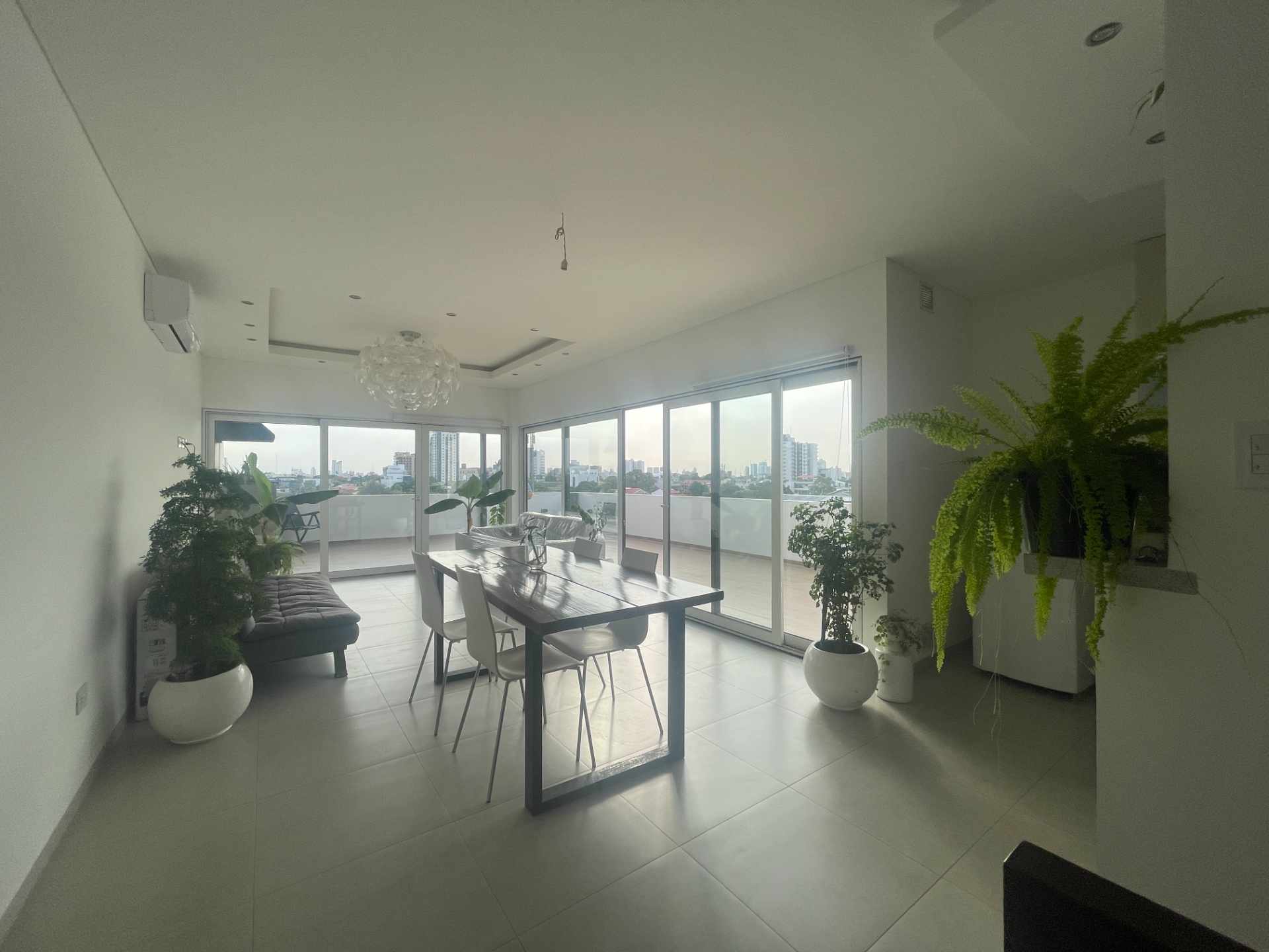Departamento en Entre 2do y 3er anillo Este en Santa Cruz de la Sierra 3 dormitorios 3 baños 2 parqueos Foto 10