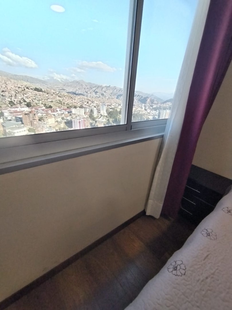 Departamento en San Jorge en La Paz 3 dormitorios 3 baños  Foto 8