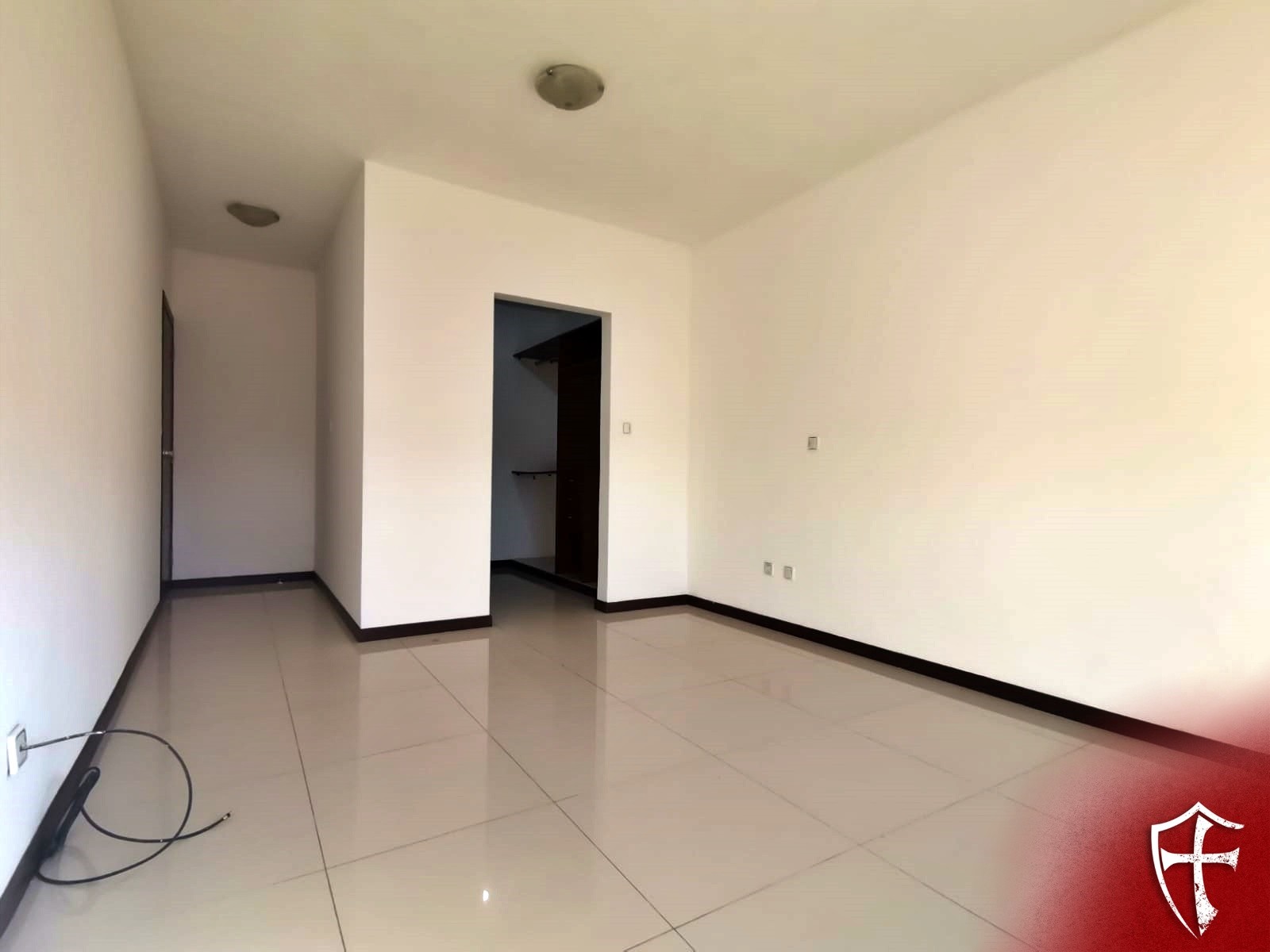 Departamento en AlquilerSegundo anillo entre Pirai y Roca Coronado Foto 13