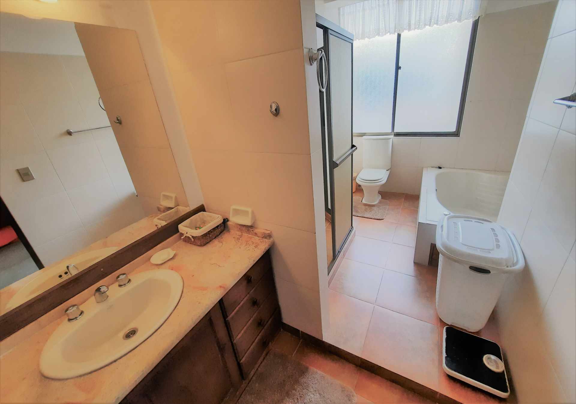 Departamento en AlquilerCalle 24 de Calacoto con Av. Ballivián 4 dormitorios 4 baños  Foto 41