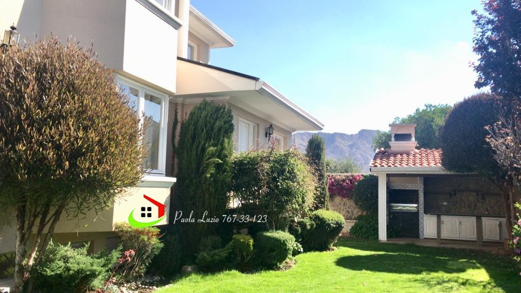 Casa en Calacoto en La Paz 3 dormitorios 5 baños 6 parqueos Foto 1