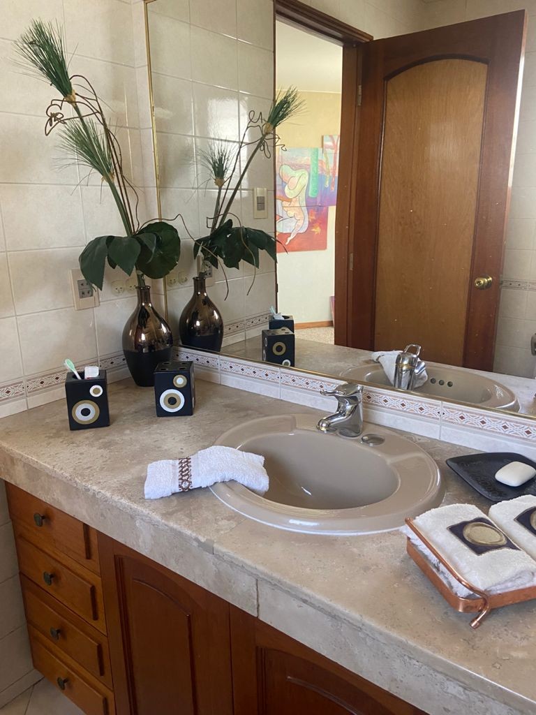 Casa en AlquilerACHUMANI CALLE 17 LINDA CASA EN ALQUILER  3 dormitorios 4 baños 1 parqueos Foto 3