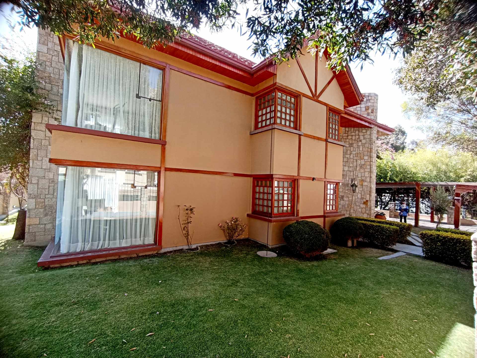 Casa en Mallasilla en La Paz 5 dormitorios 6 baños 3 parqueos Foto 10