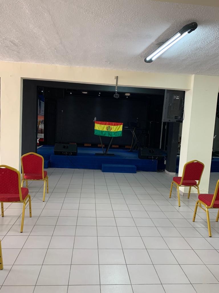 Local comercial en Centro en Santa Cruz de la Sierra  3 baños  Foto 4