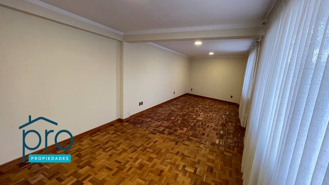 Casa en Los Pinos en La Paz 4 dormitorios 4 baños 2 parqueos Foto 9