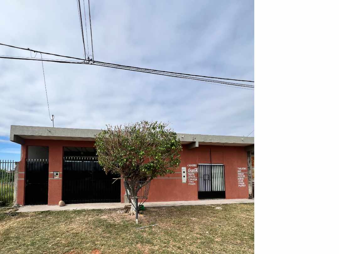 Casa en Entre 7mo y 8vo anillo Norte en Santa Cruz de la Sierra 8 dormitorios 3 baños 2 parqueos Foto 2