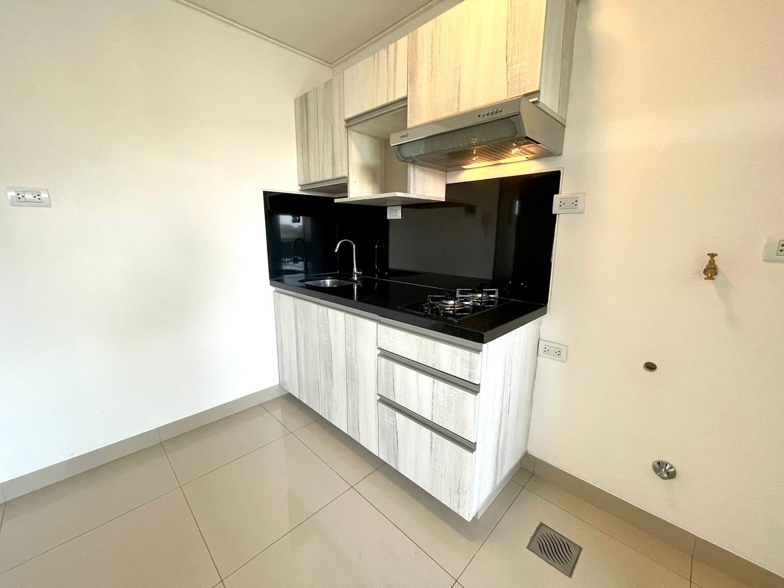 Departamento en Entre 1er y 2do anillo Oeste en Santa Cruz de la Sierra 1 dormitorios 1 baños  Foto 5