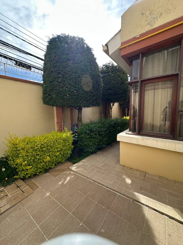 Casa en VentaACHUMANI, CALLE 35 4 dormitorios 5 baños 3 parqueos Foto 3